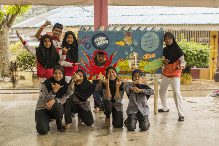 Ecoteer schoolchildren Perhentian Islands