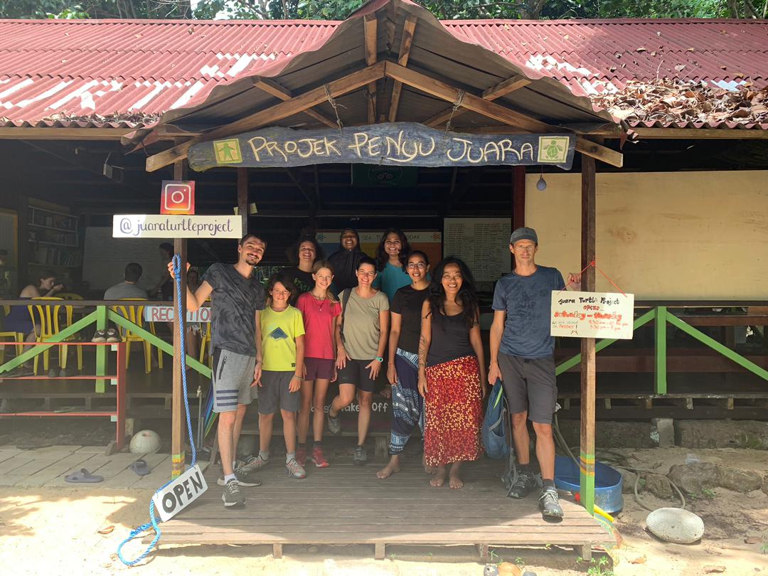 Juara Turtle Project volunteers group photo in front of the project building